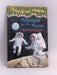 Midnight on the Moon (Magic Tree House #8) - Mary Pope Osborne; 