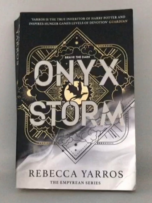 Onyx Storm - Rebecca Yarros; 