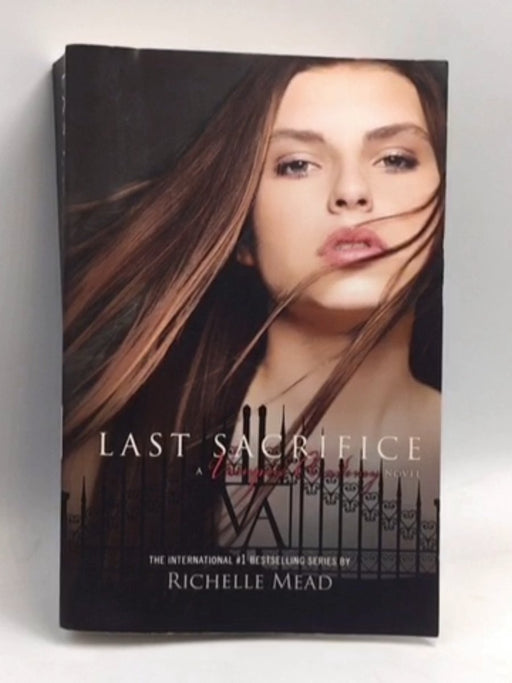 Vampire Academy 06: Last Sacrifice - Richelle Mead; 