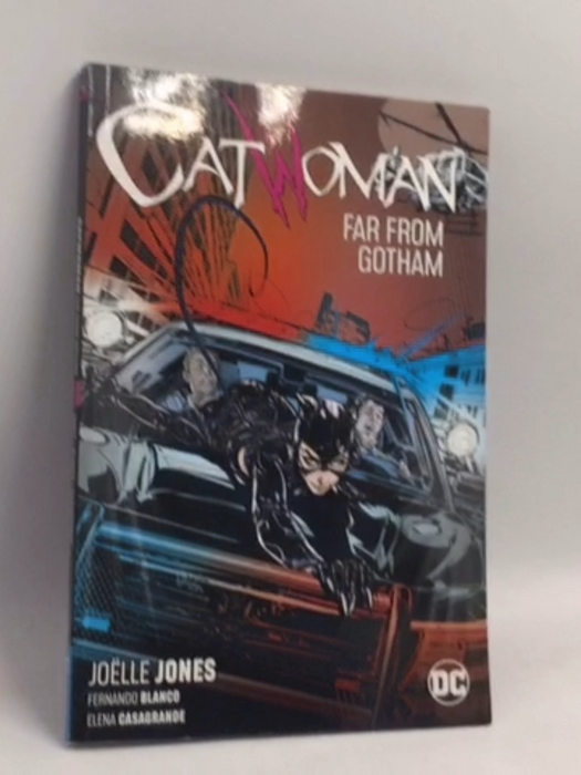 Catwoman, Vol. 2: Far From Gotham - Joëlle Jones