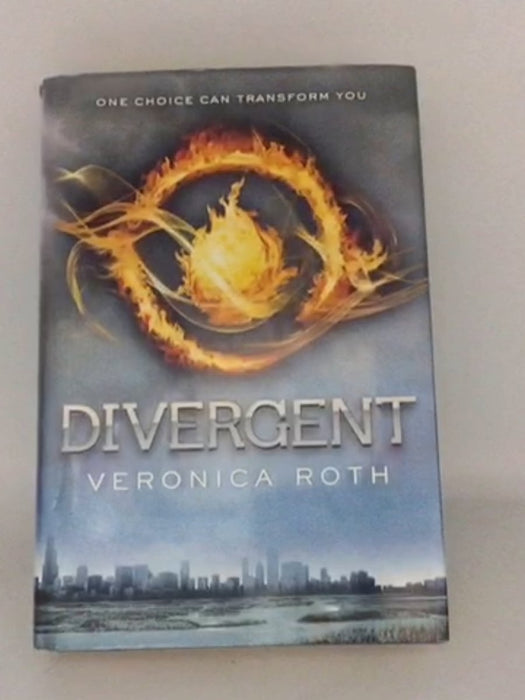 Divergent- Hardcover - Veronica Roth; 