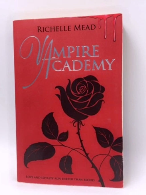 Vampire Academy - Richelle Mead; 