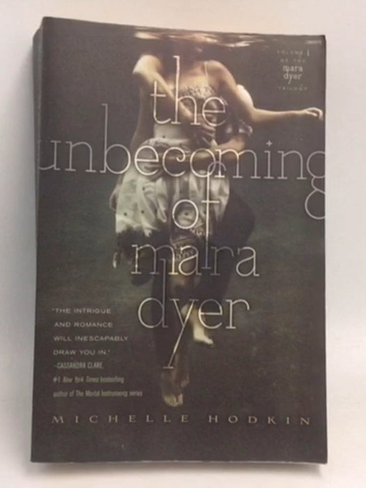 The Unbecoming of Mara Dyer - Michelle Hodkin; 
