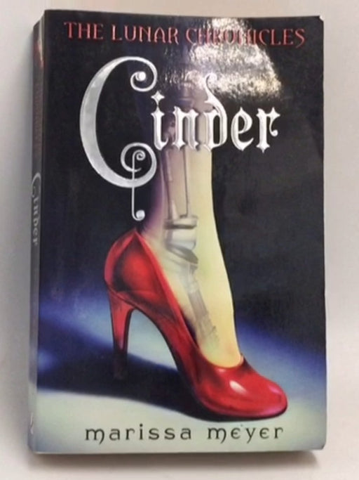 The Lunar Chronicles: Cinder - Marissa Meyer