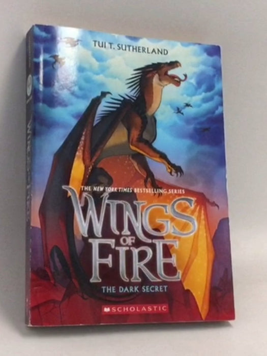 The Dark Secret (Wings of Fire #4) - Tui Sutherland; 