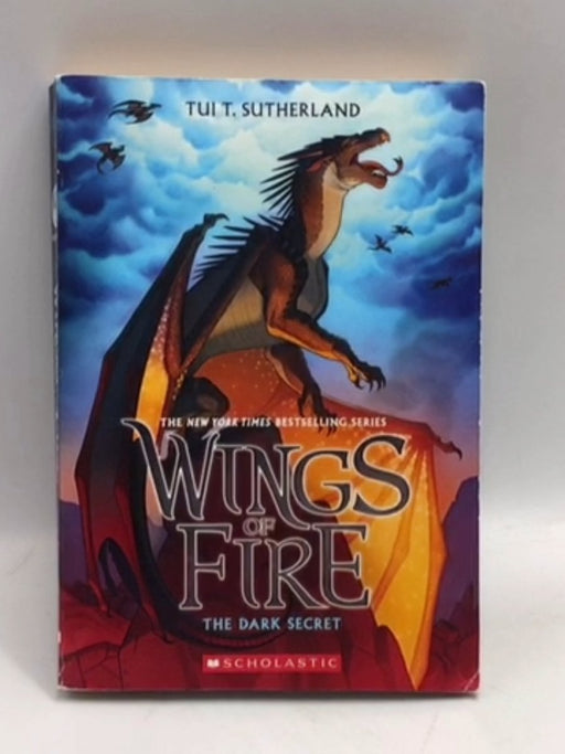 The Dark Secret (Wings of Fire #4) - Tui Sutherland; 