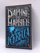 Rebecca - Daphne du Maurier; 