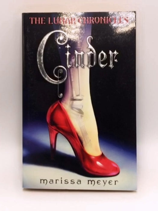 The Lunar Chronicles: Cinder - Marissa Meyer