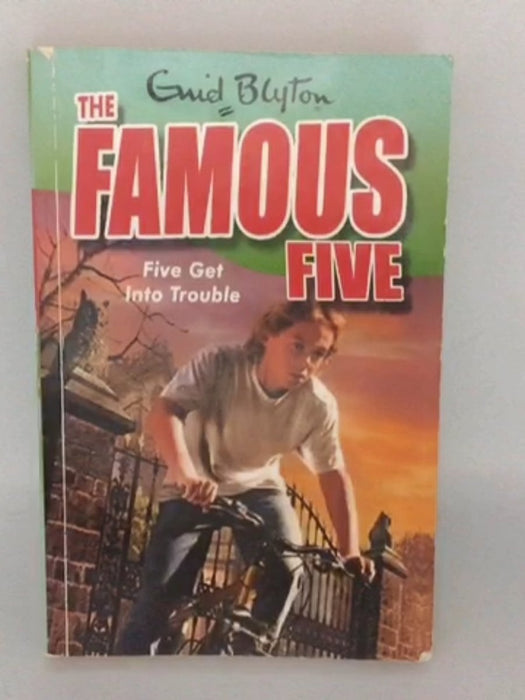 Five Get Into Trouble - Enid Blyton; 