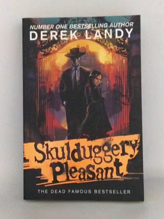 Skulduggery Pleasant - Derek Landy; 