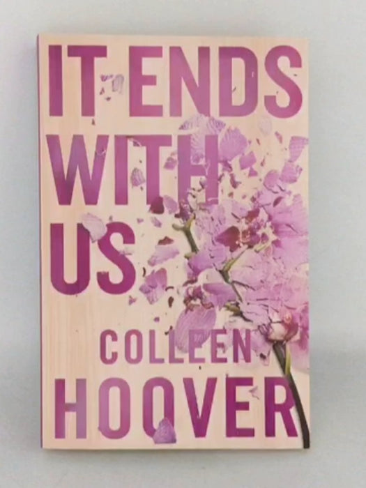 It Ends with Us - Colleen Hoover; 