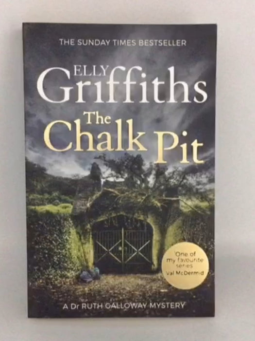 The Chalk Pit - Elly Griffiths;