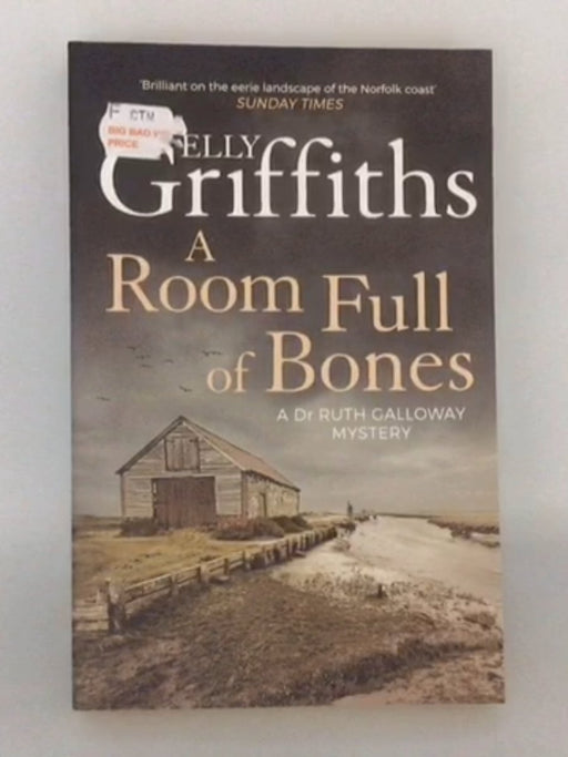 Ruth Galloway #4 A Room Full of Bones - Elly Griffiths; 