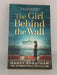 The girl behind the wall - Mandy Robotham; 