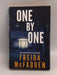 One by One - Freida McFadden; 