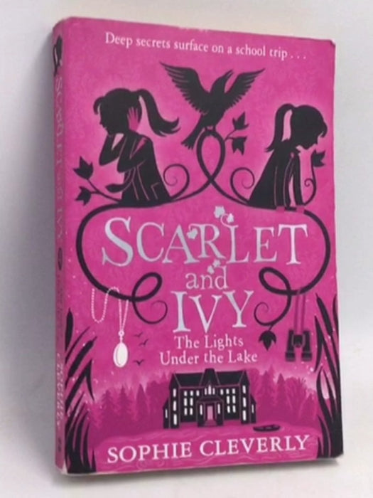 The Lights Under the Lake - Sophie Cleverly