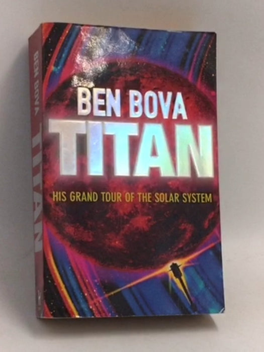Titan   - Ben Bova