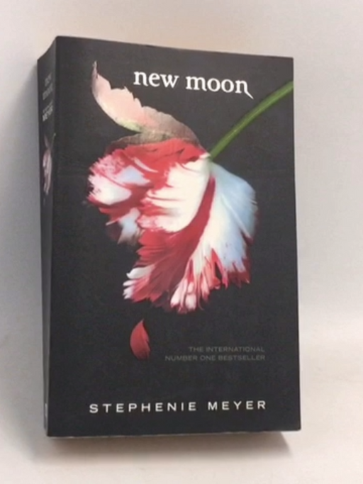 New Moon  - Stephanie Meyer