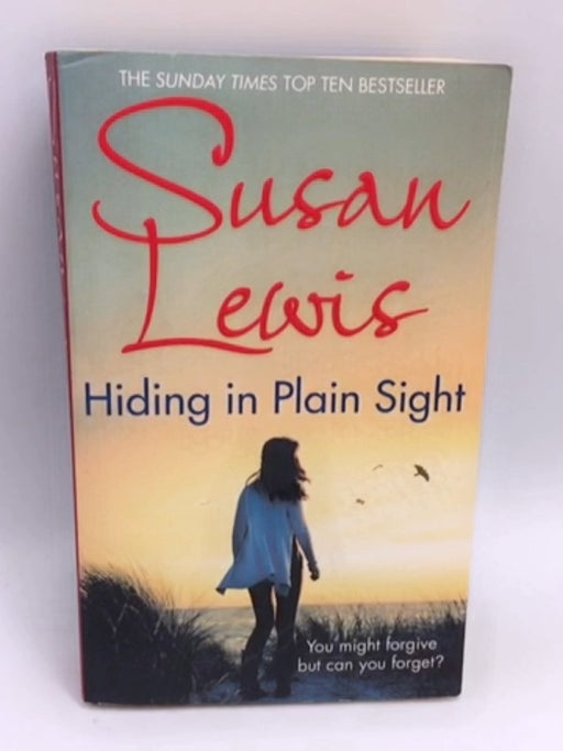 Hiding in Plain Sight - Susan Lewis; 