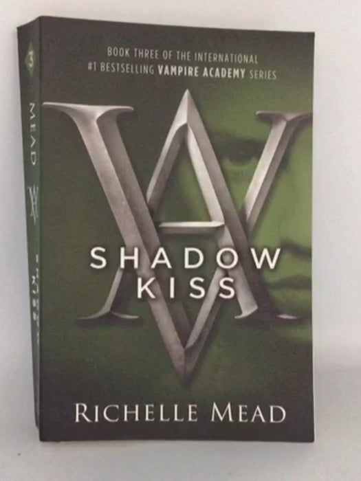 Shadow Kiss - Richelle Mead; 