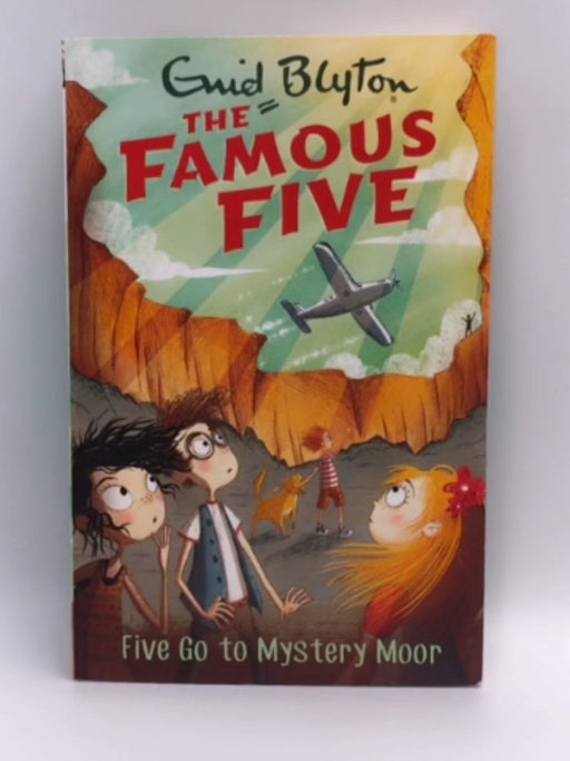 Famous Five: Five Go to Mystery Moor - Enid Blyton; 