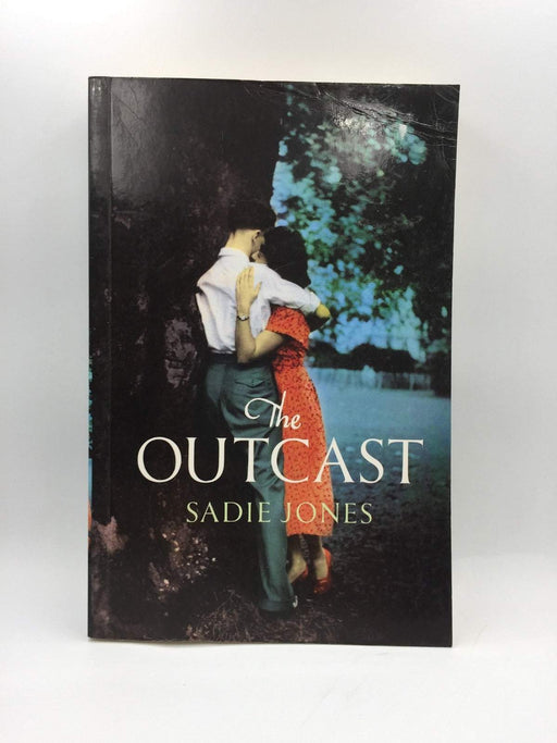 The Outcast (A Chatto & Windus Trade Paperback) - Sadie Jones; 