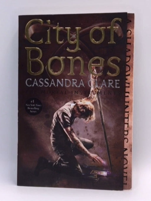 City of Bones - Cassandra Clare; 